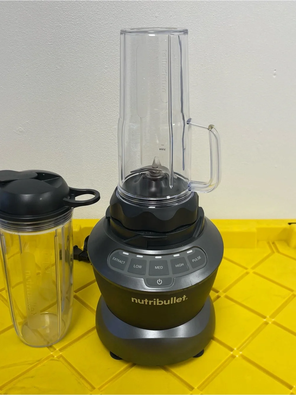NutriBullet Full-Size Blender Combo 1200W - Dark Gray with Single Serve Cups